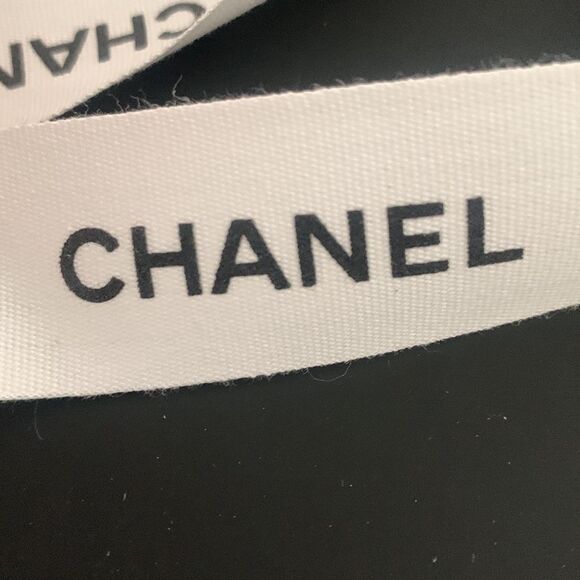 CHANEL Empty Medium Gift Box – 15” x 11” x 2” with Ribbon, Camellia, Tissue - Picture 10 of 11